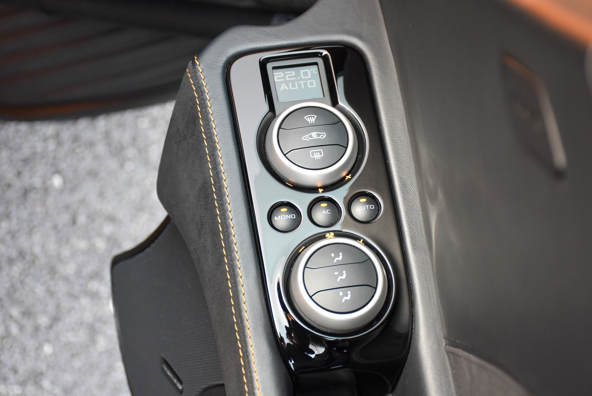 USED 2012 12 MCLAREN 12C 3.8T V8 SSG Euro 5 2dr 
