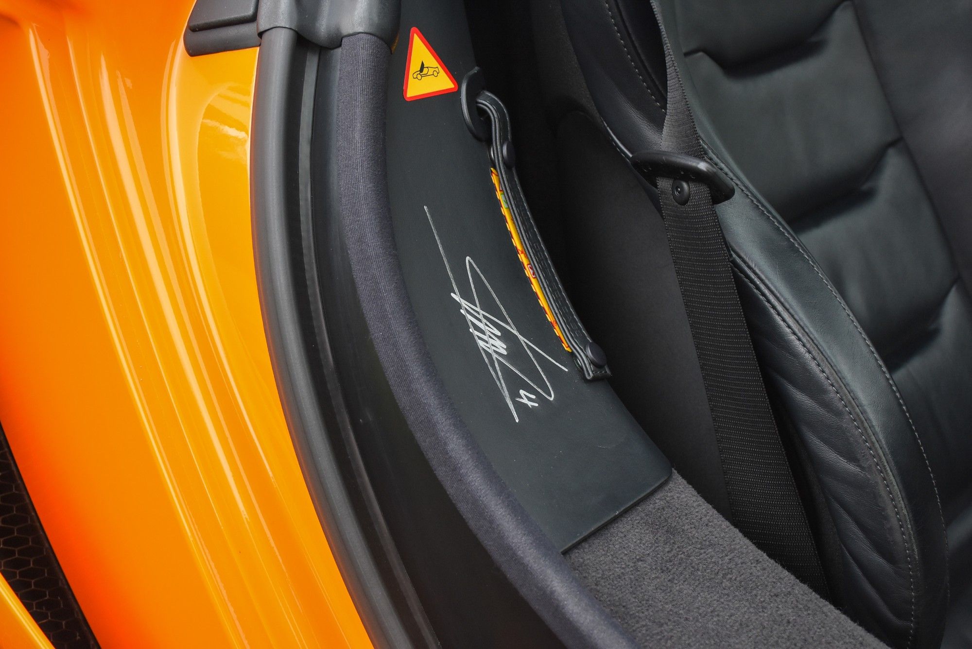 USED 2012 12 MCLAREN 12C 3.8T V8 SSG Euro 5 2dr 