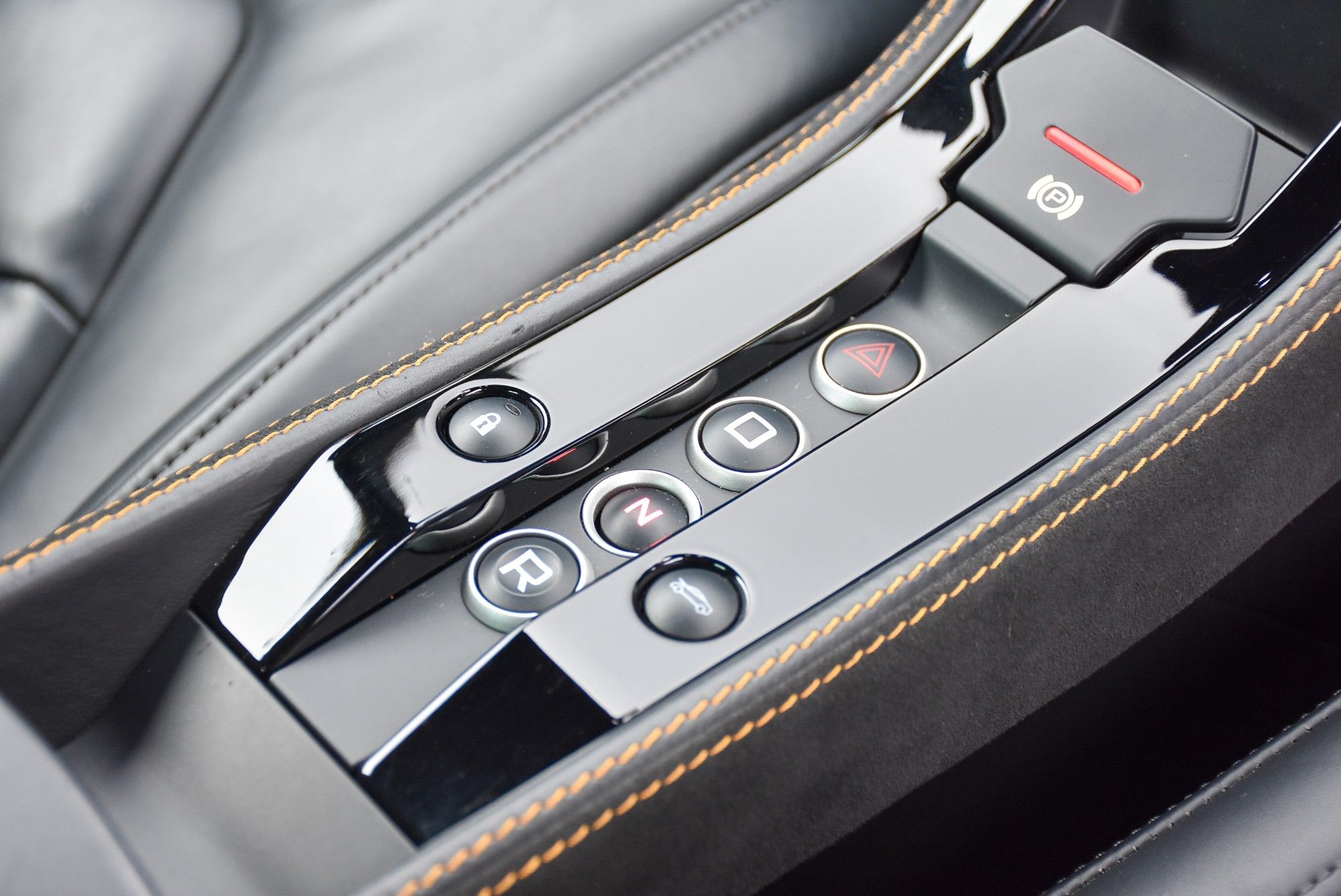 USED 2012 12 MCLAREN 12C 3.8T V8 SSG Euro 5 2dr 