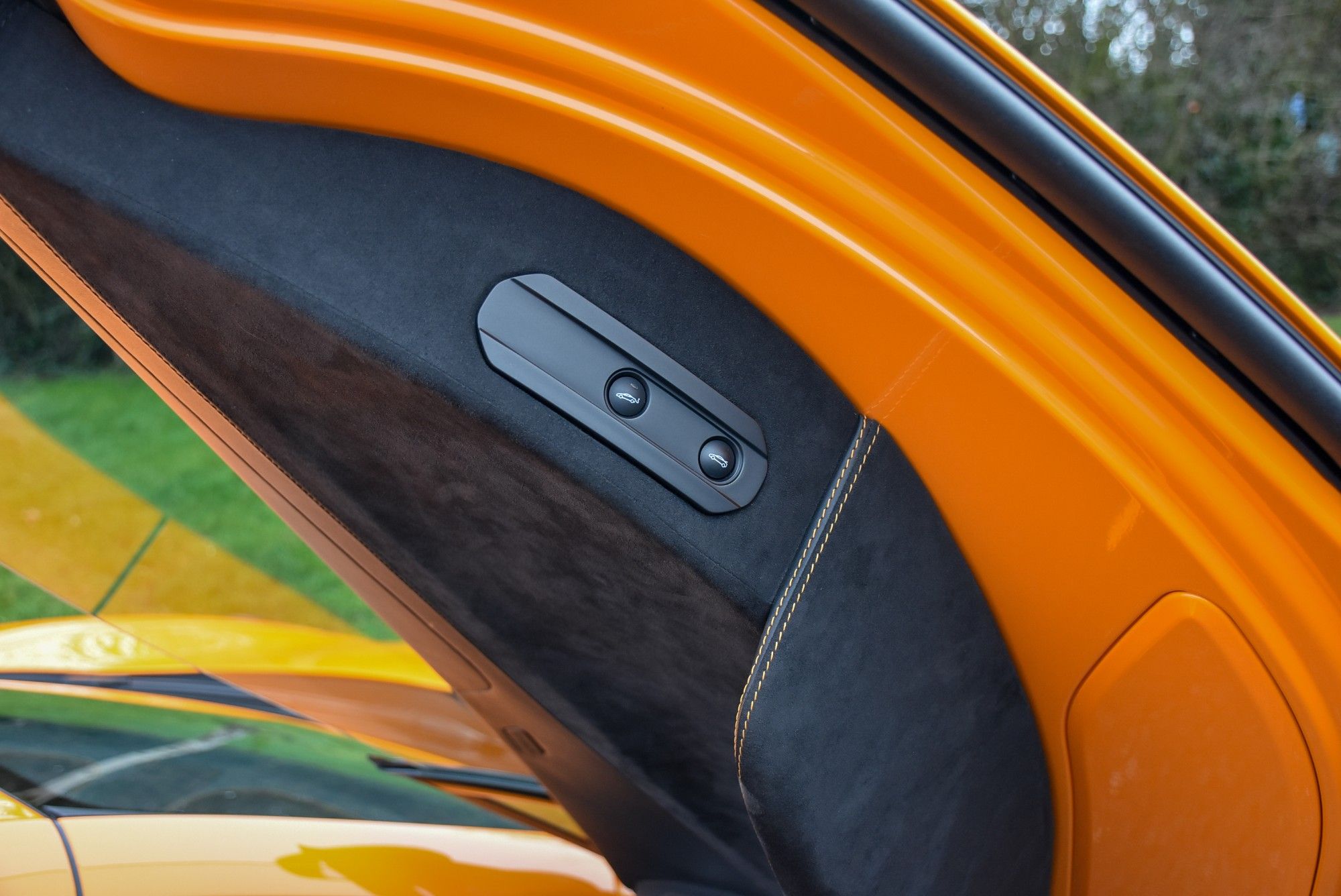USED 2012 12 MCLAREN 12C 3.8T V8 SSG Euro 5 2dr 
