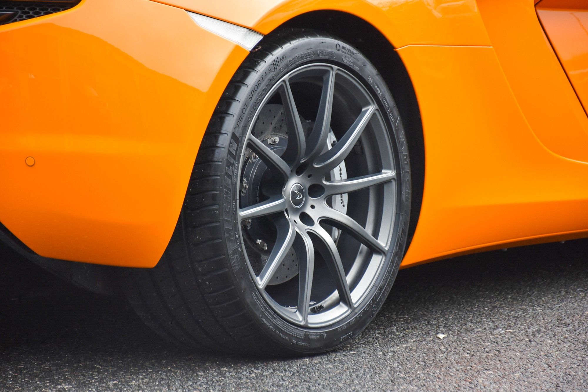 USED 2012 12 MCLAREN 12C 3.8T V8 SSG Euro 5 2dr 