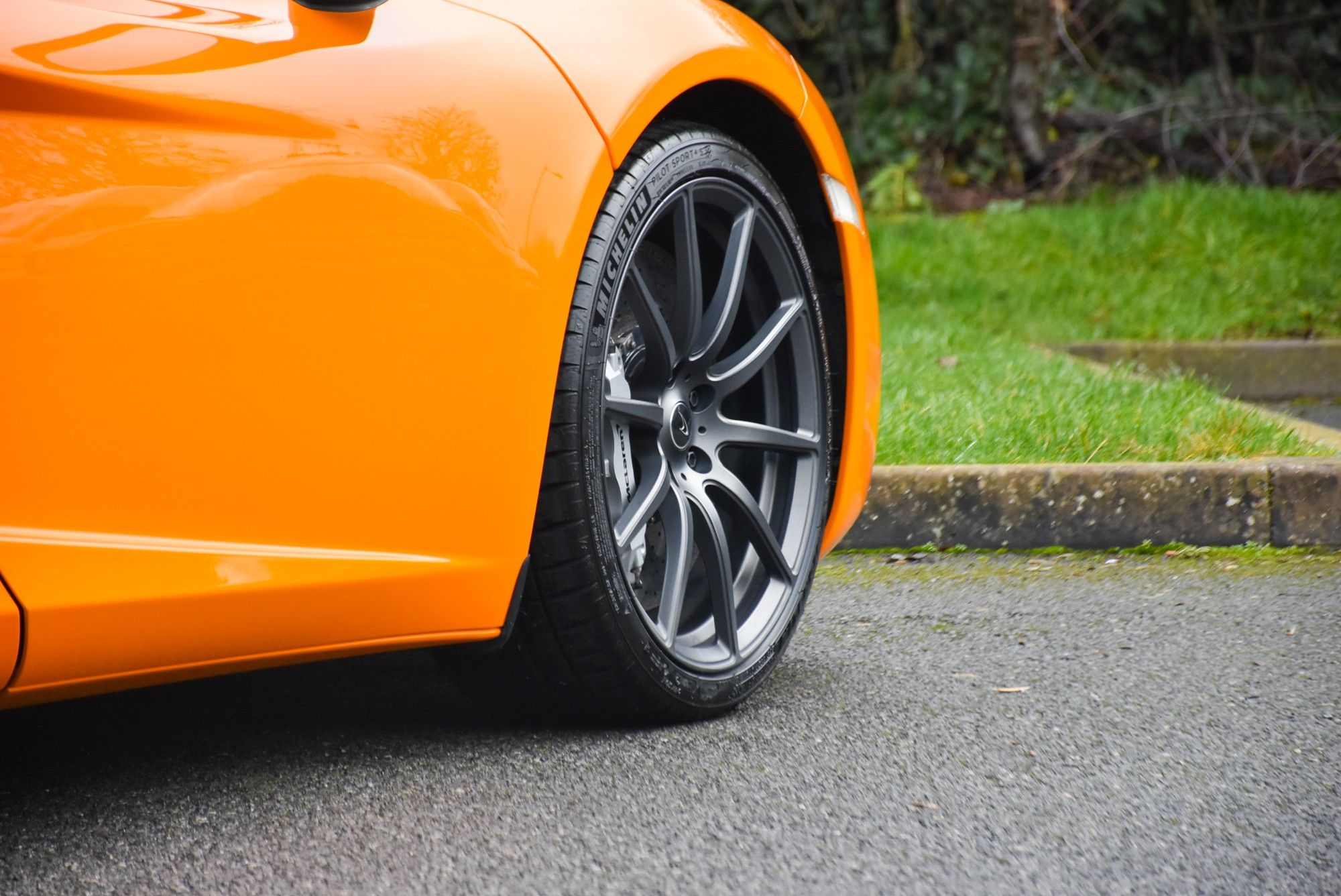 USED 2012 12 MCLAREN 12C 3.8T V8 SSG Euro 5 2dr 