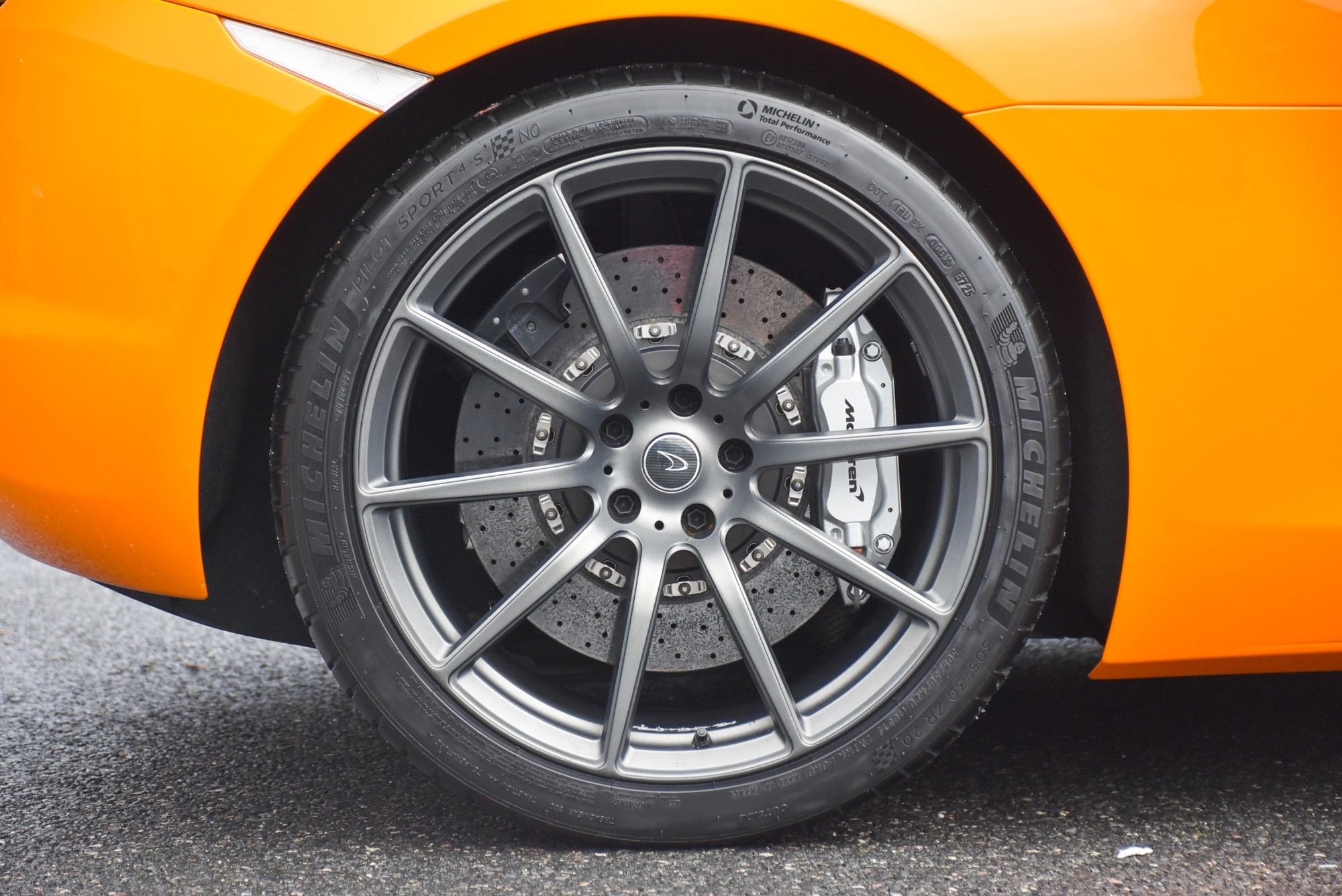 USED 2012 12 MCLAREN 12C 3.8T V8 SSG Euro 5 2dr 