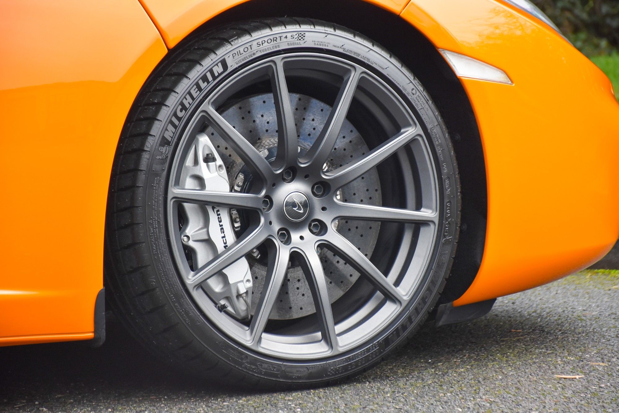 USED 2012 12 MCLAREN 12C 3.8T V8 SSG Euro 5 2dr 