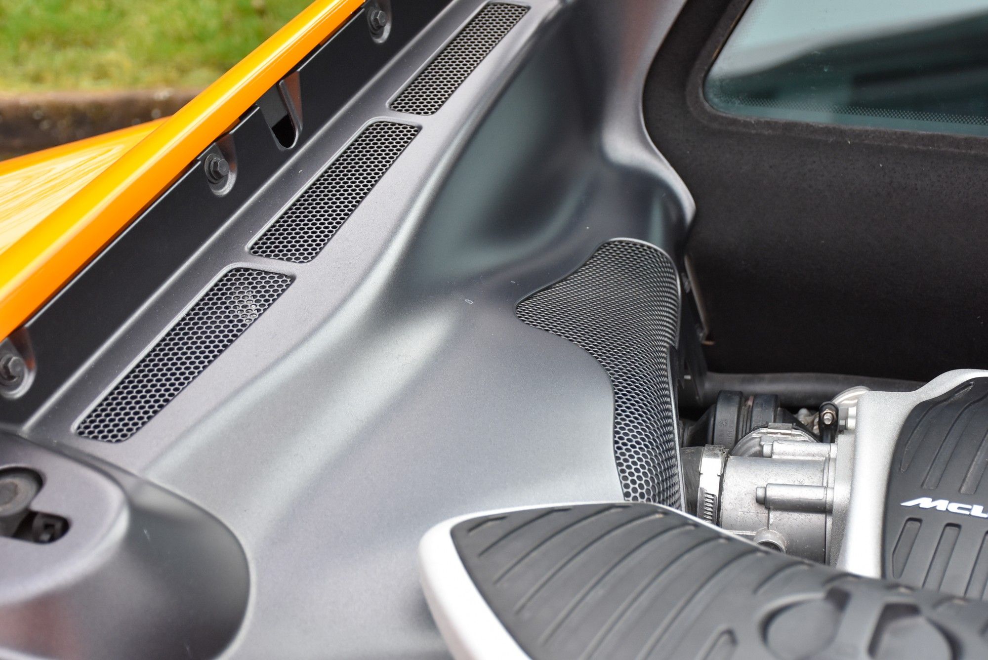 USED 2012 12 MCLAREN 12C 3.8T V8 SSG Euro 5 2dr 