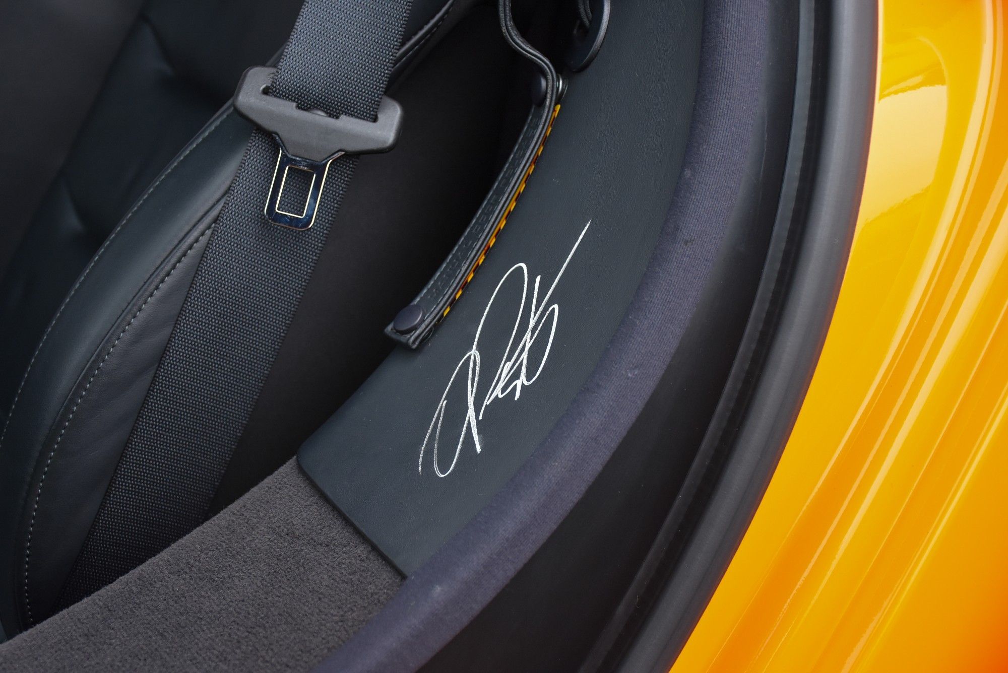 USED 2012 12 MCLAREN 12C 3.8T V8 SSG Euro 5 2dr 