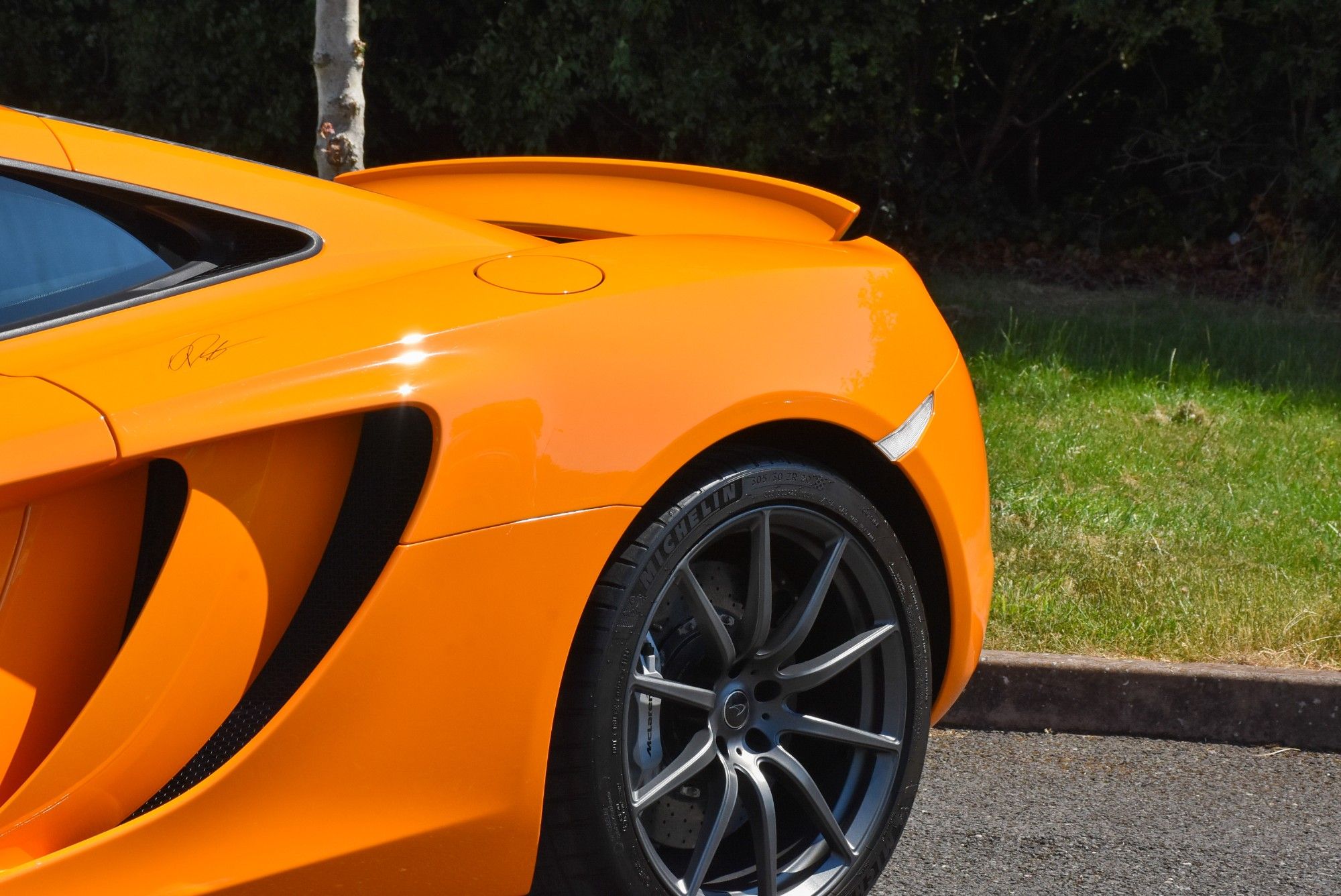 USED 2012 12 MCLAREN 12C 3.8T V8 SSG Euro 5 2dr 
