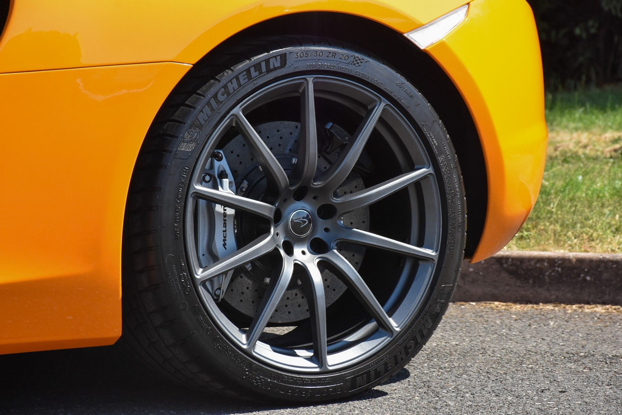 USED 2012 12 MCLAREN 12C 3.8T V8 SSG Euro 5 2dr 