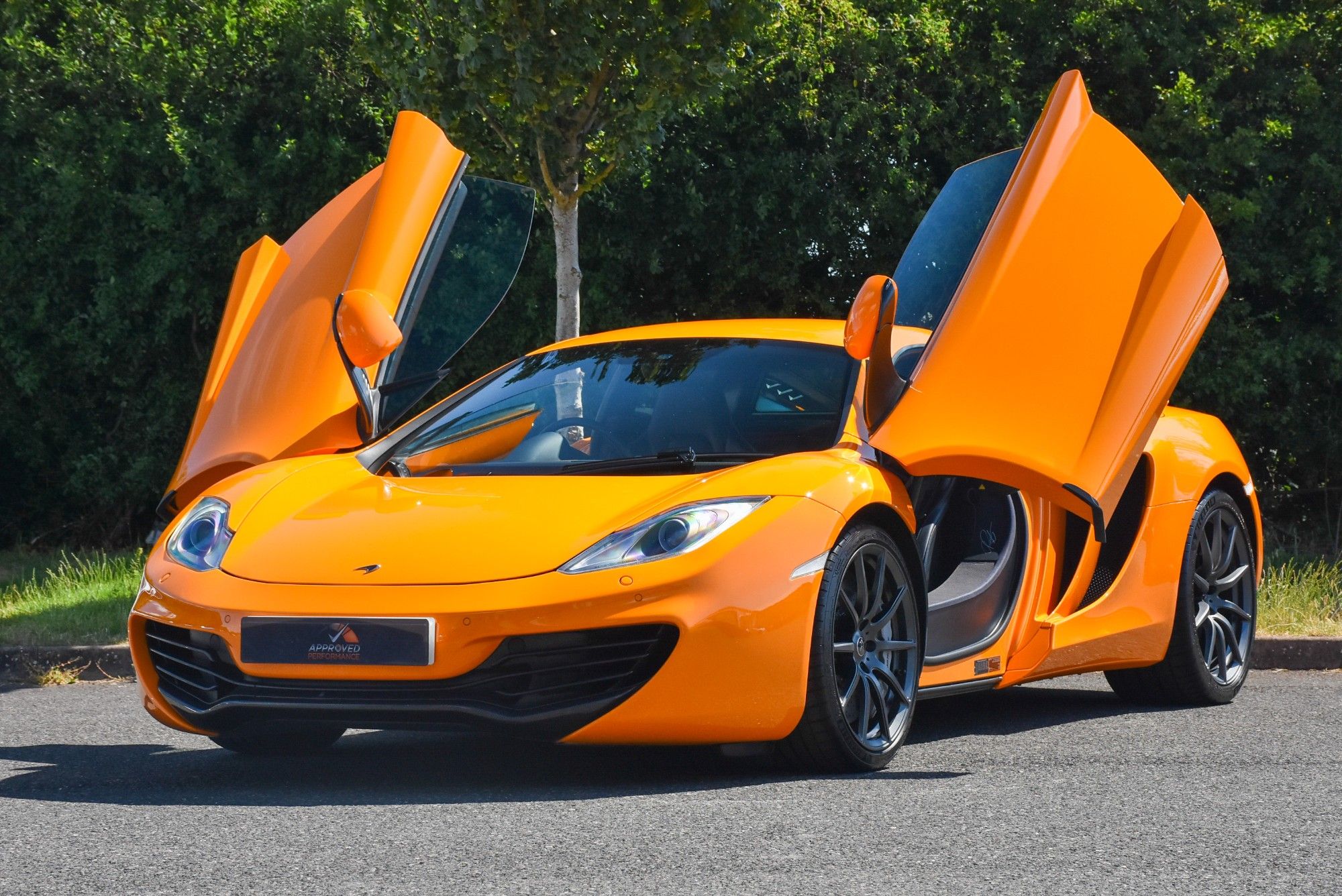 USED 2012 12 MCLAREN 12C 3.8T V8 SSG Euro 5 2dr 