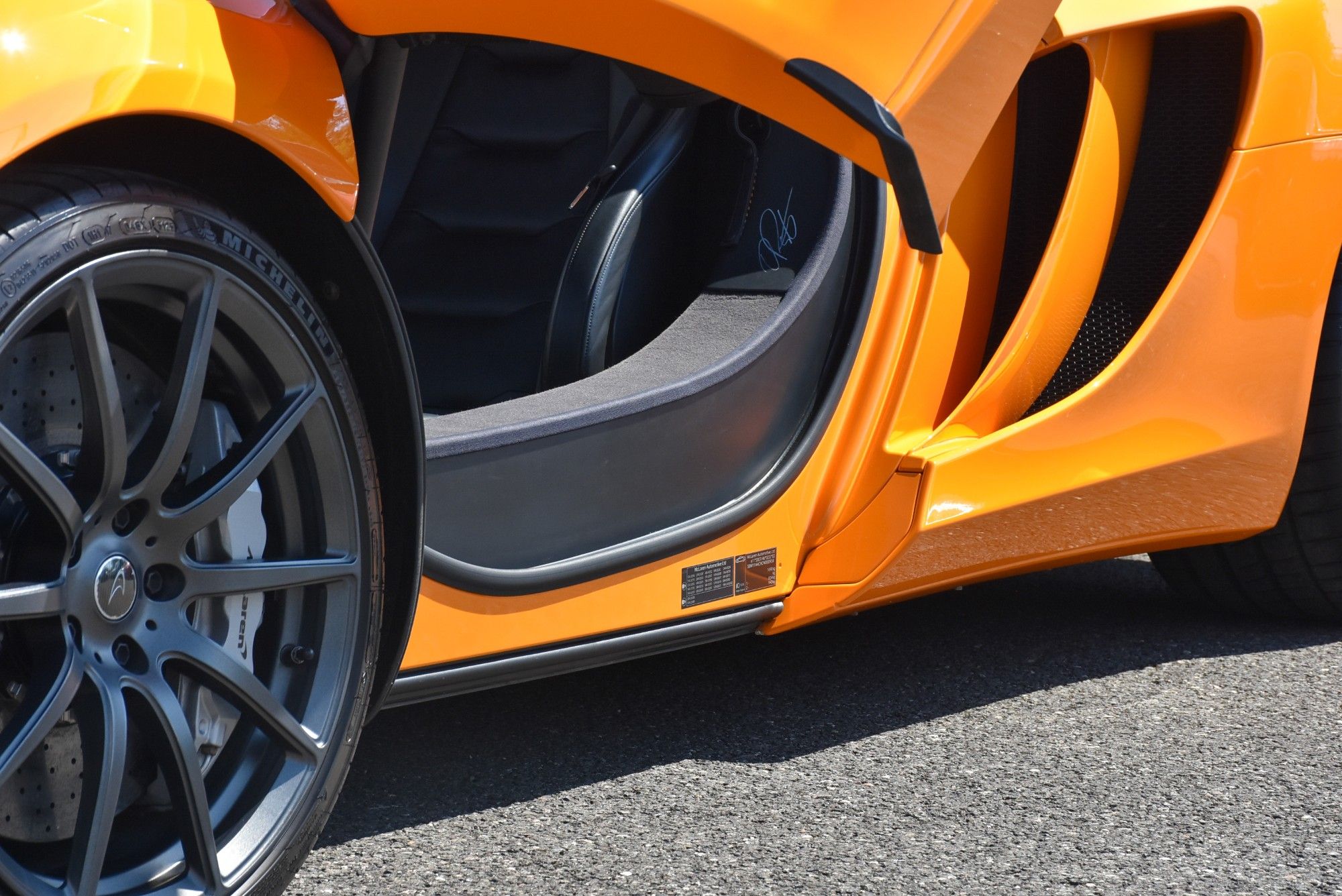 USED 2012 12 MCLAREN 12C 3.8T V8 SSG Euro 5 2dr 