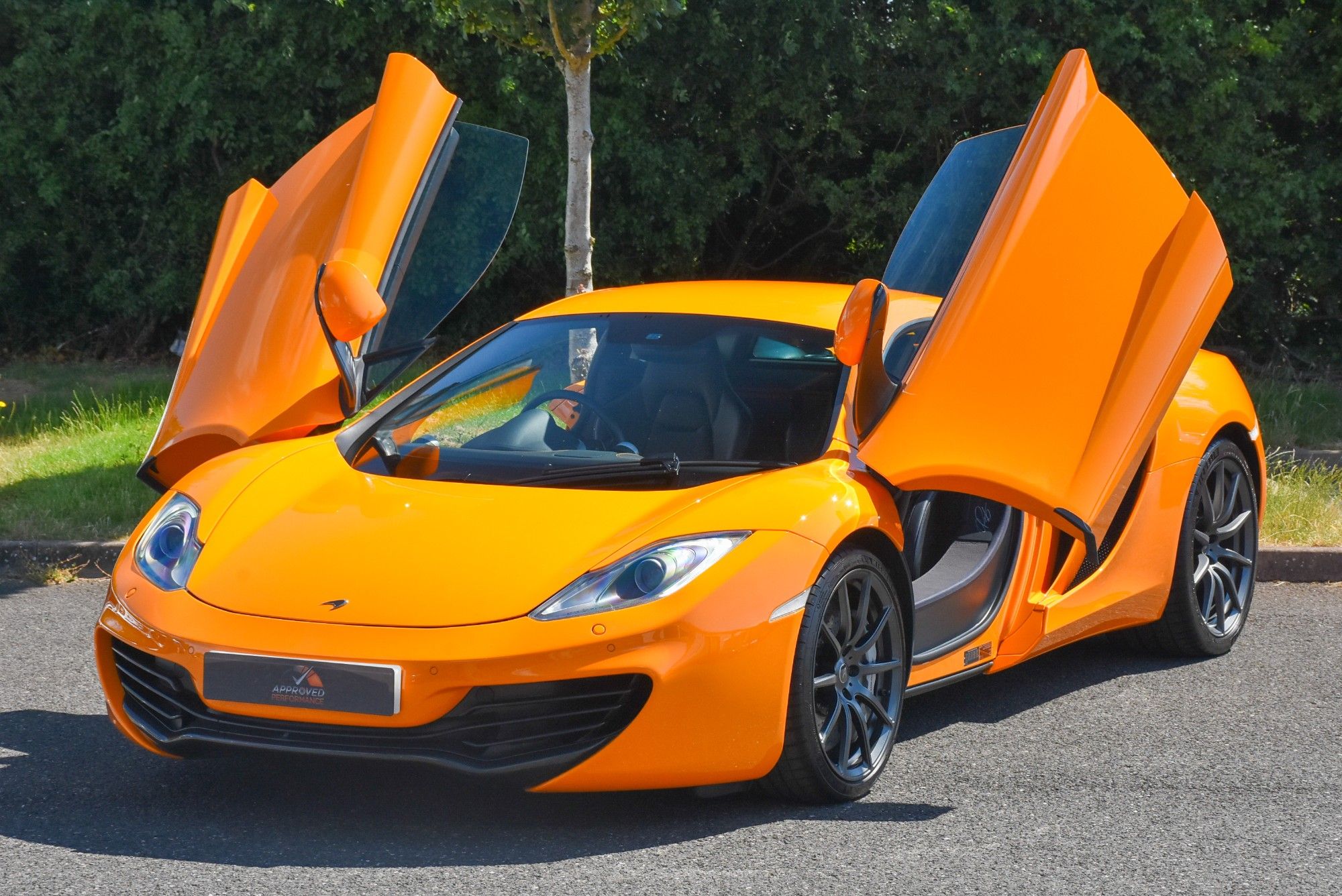 USED 2012 12 MCLAREN 12C 3.8T V8 SSG Euro 5 2dr 