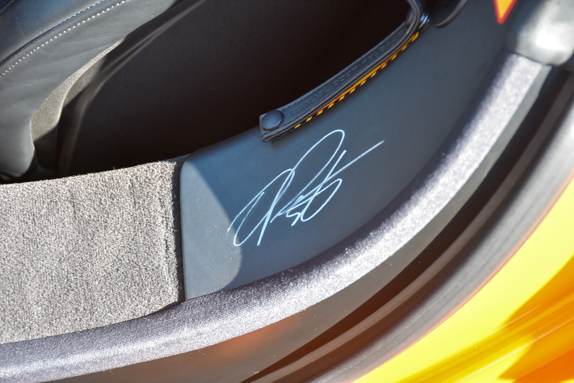USED 2012 12 MCLAREN 12C 3.8T V8 SSG Euro 5 2dr 