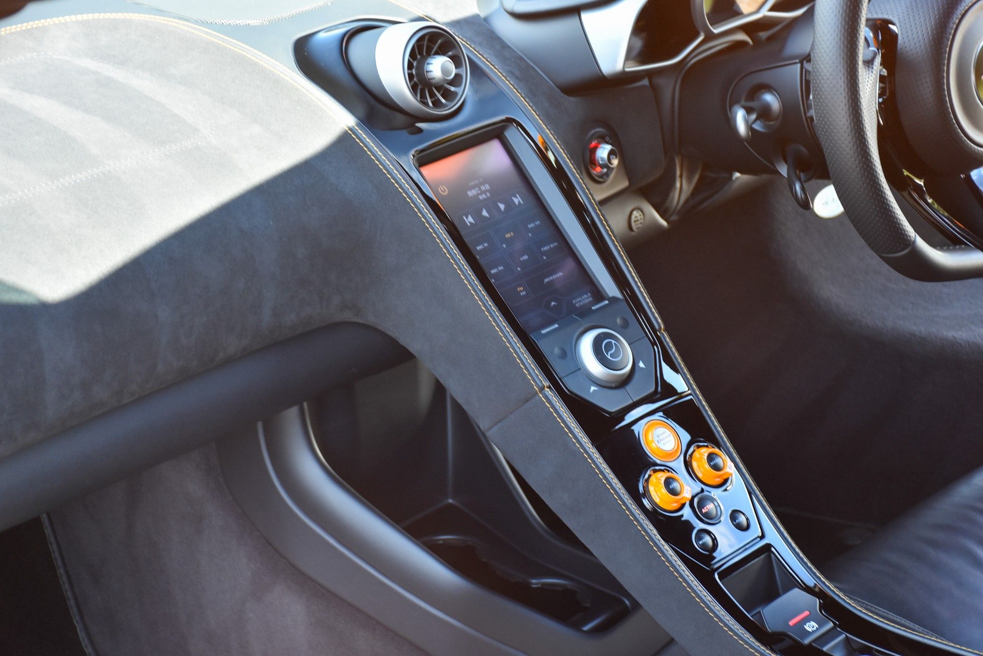 USED 2012 12 MCLAREN 12C 3.8T V8 SSG Euro 5 2dr 