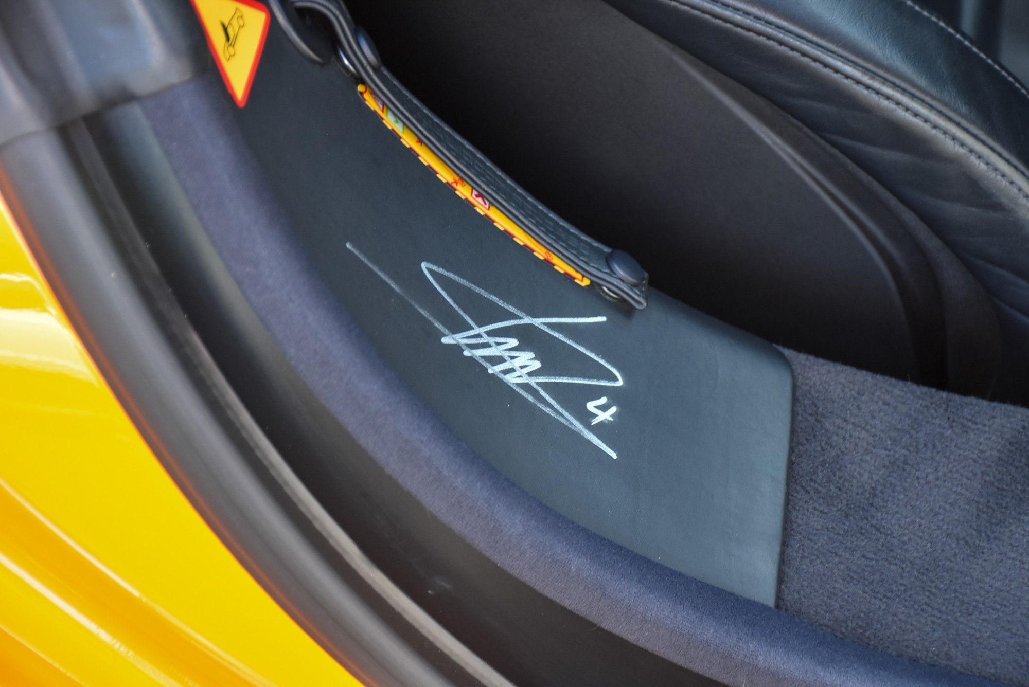 USED 2012 12 MCLAREN 12C 3.8T V8 SSG Euro 5 2dr 