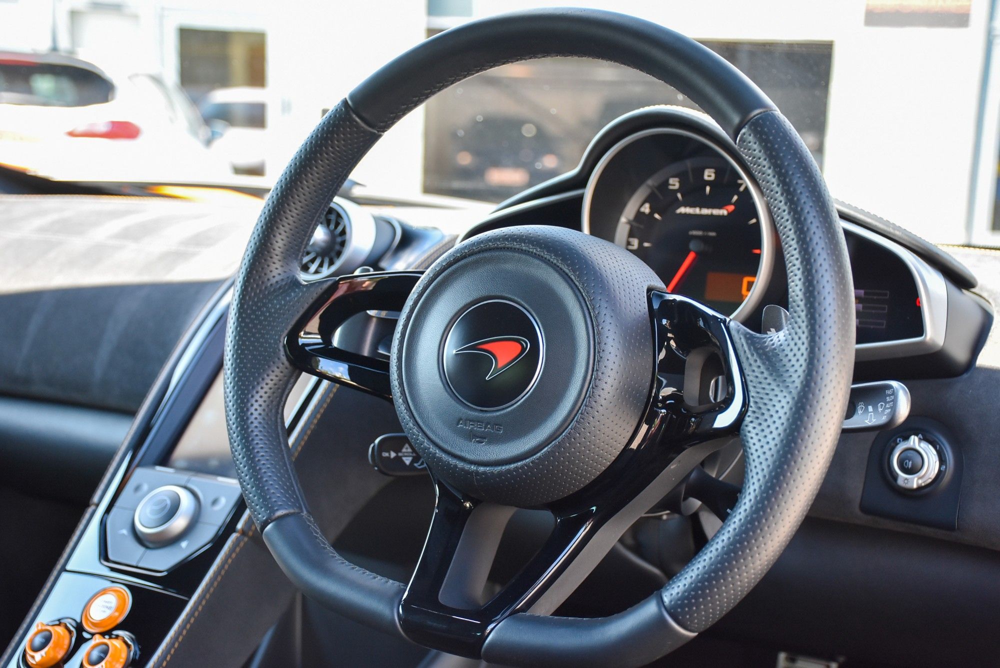 USED 2012 12 MCLAREN 12C 3.8T V8 SSG Euro 5 2dr 