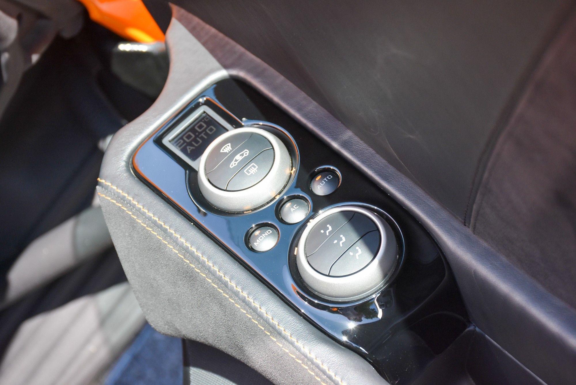 USED 2012 12 MCLAREN 12C 3.8T V8 SSG Euro 5 2dr 