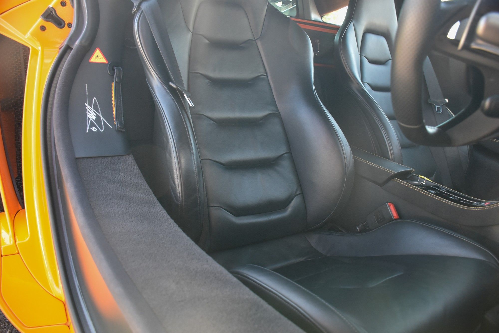 USED 2012 12 MCLAREN 12C 3.8T V8 SSG Euro 5 2dr 