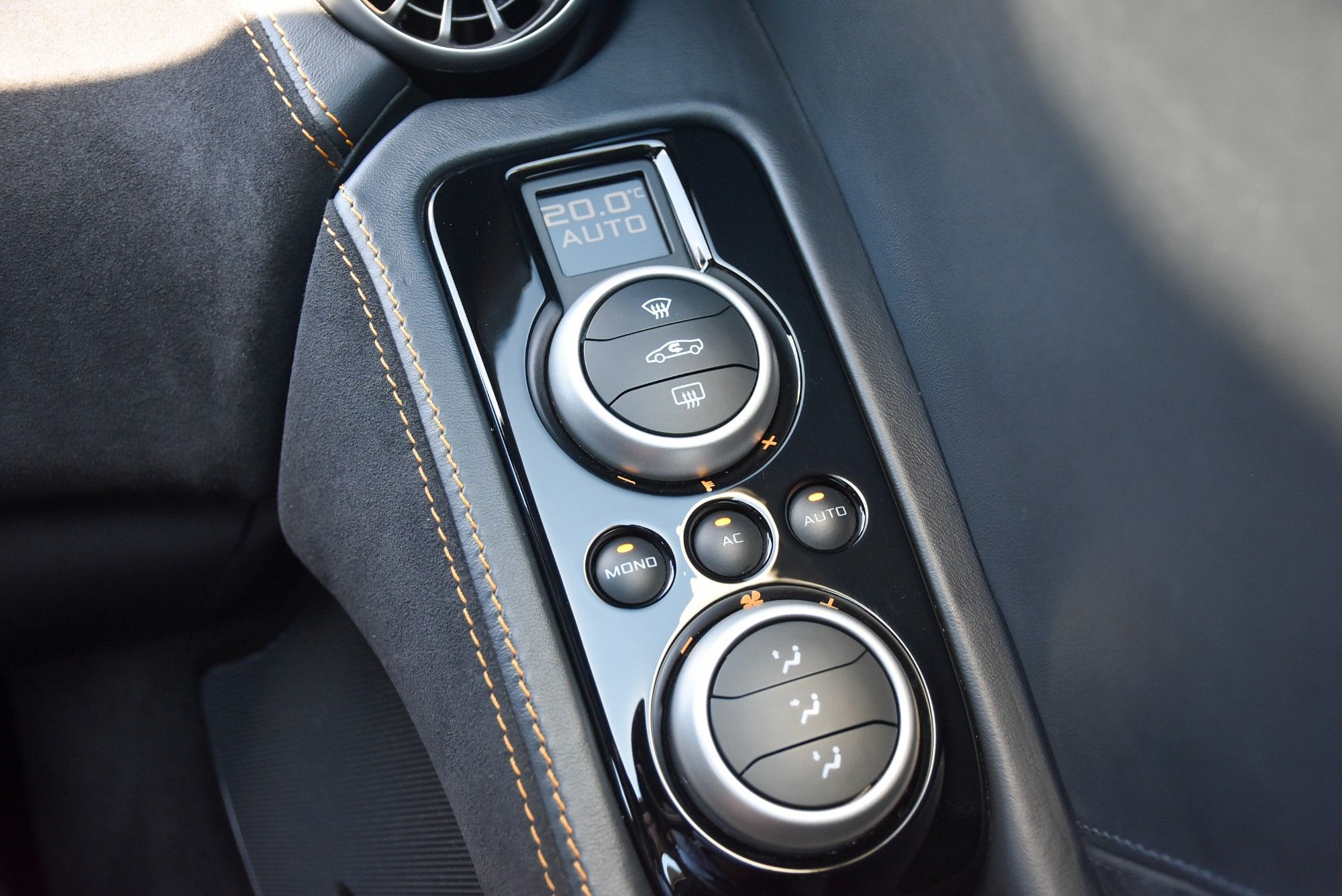 USED 2012 12 MCLAREN 12C 3.8T V8 SSG Euro 5 2dr 