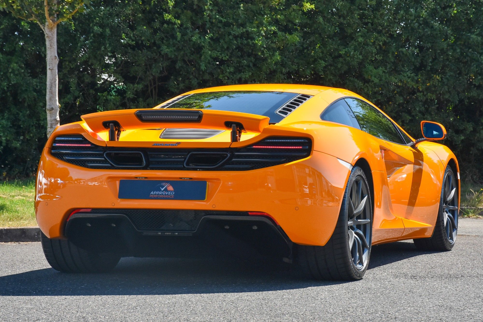 USED 2012 12 MCLAREN 12C 3.8T V8 SSG Euro 5 2dr 