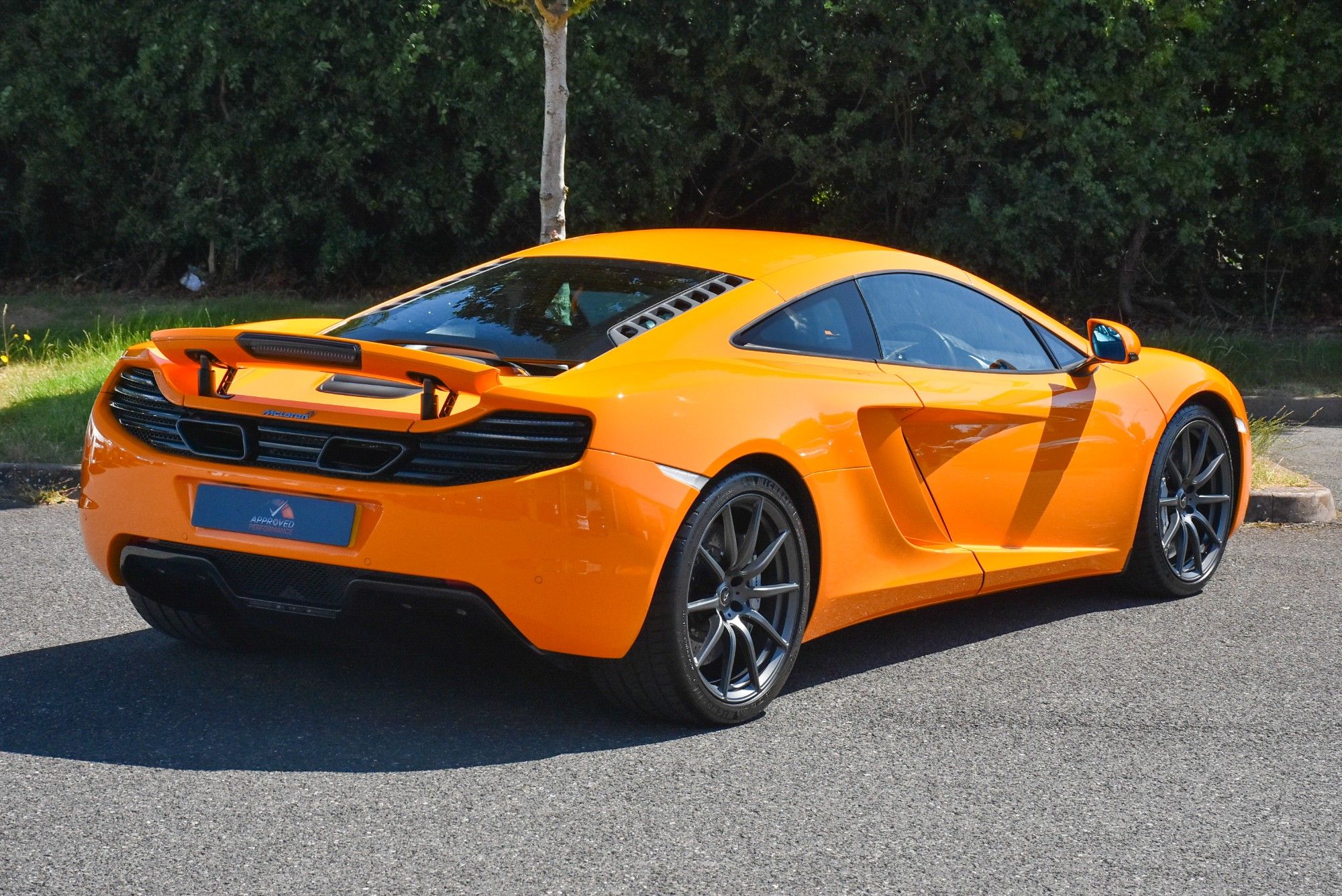 USED 2012 12 MCLAREN 12C 3.8T V8 SSG Euro 5 2dr 