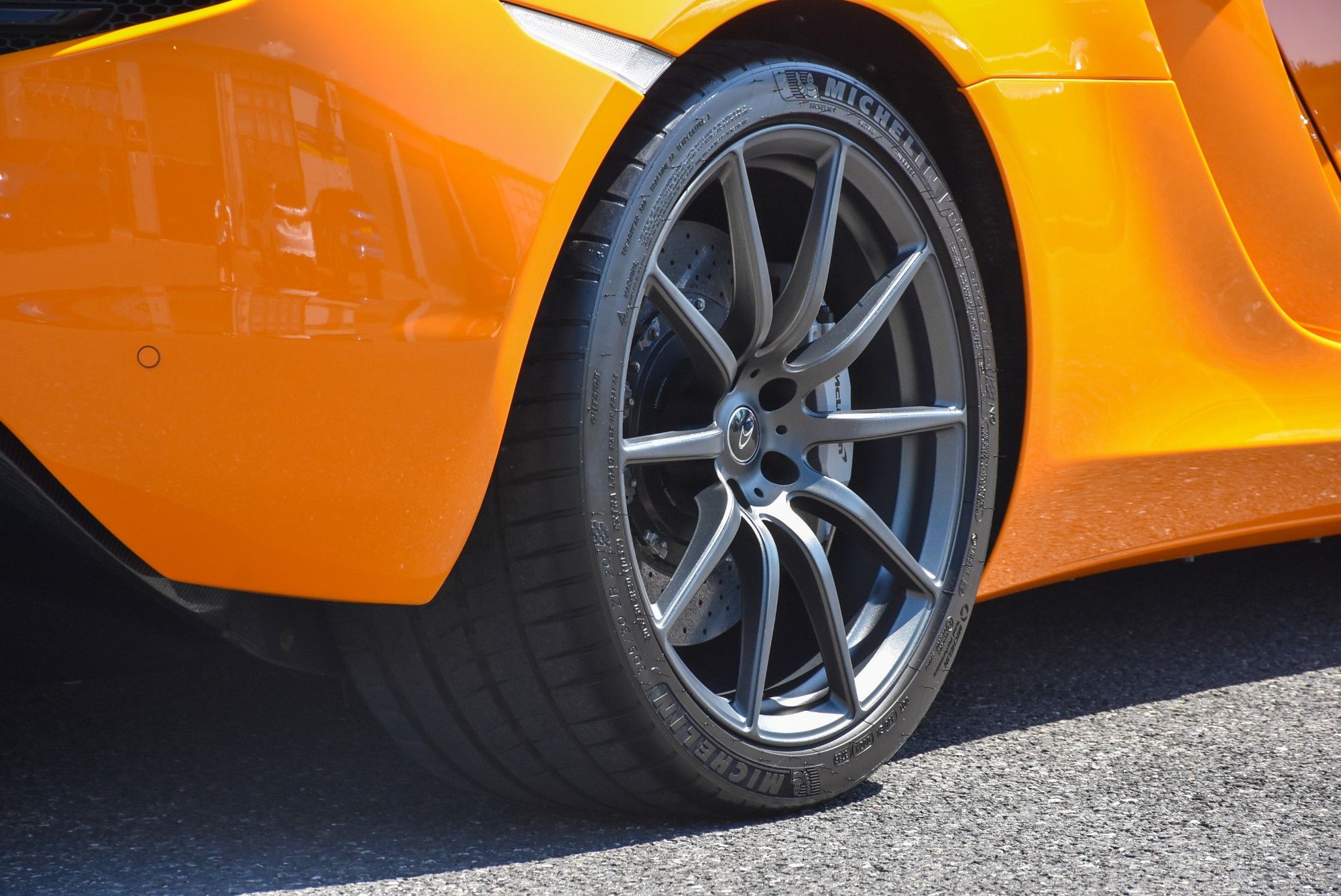 USED 2012 12 MCLAREN 12C 3.8T V8 SSG Euro 5 2dr 