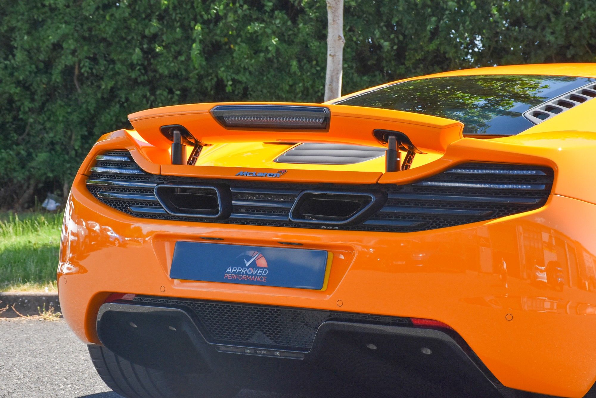 USED 2012 12 MCLAREN 12C 3.8T V8 SSG Euro 5 2dr 