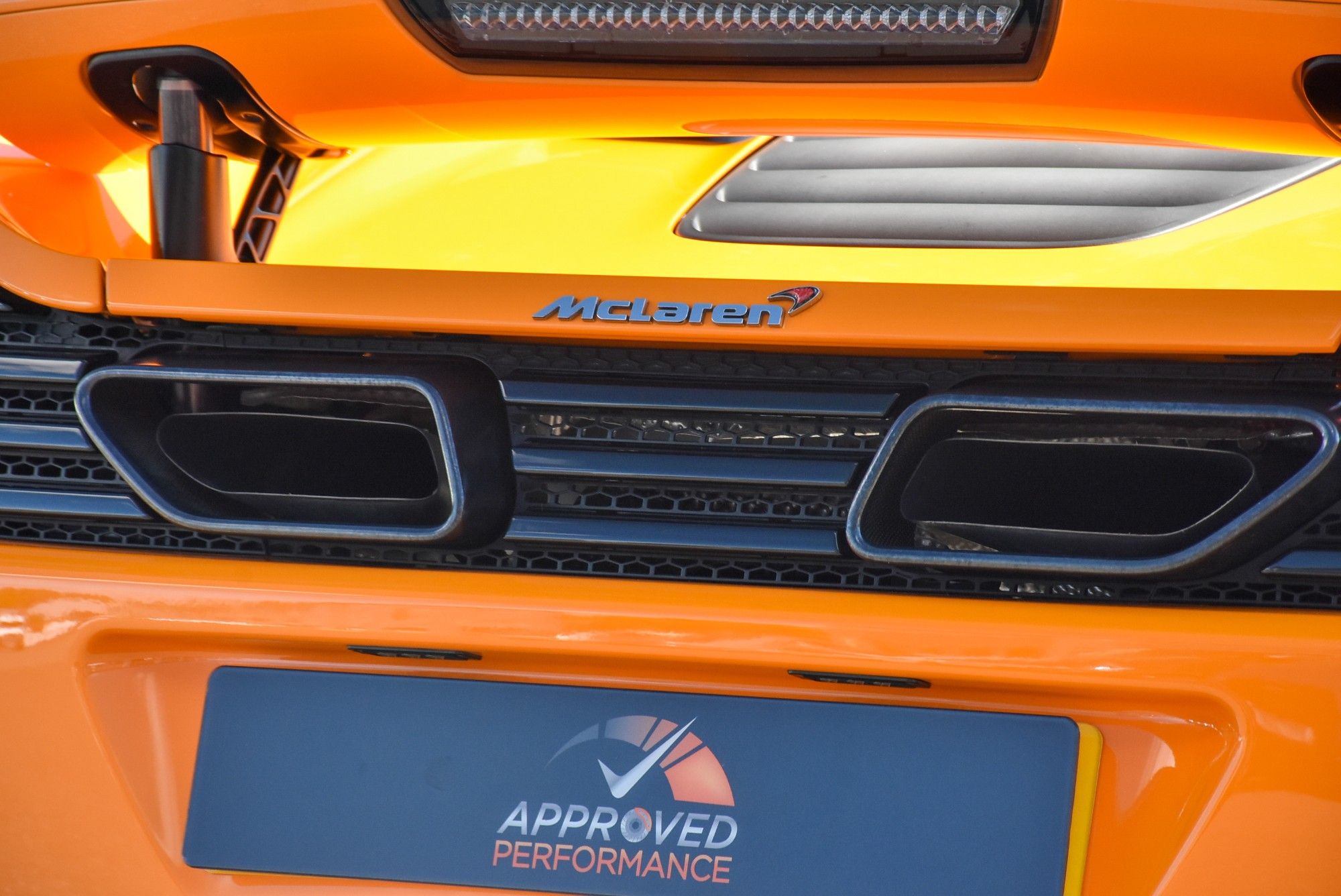 USED 2012 12 MCLAREN 12C 3.8T V8 SSG Euro 5 2dr 