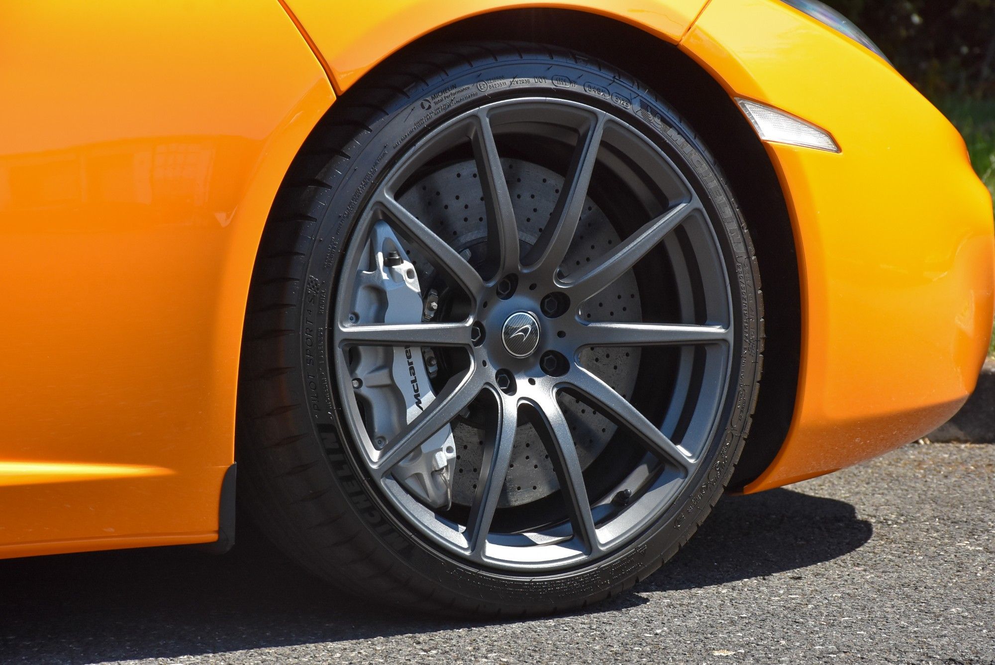 USED 2012 12 MCLAREN 12C 3.8T V8 SSG Euro 5 2dr 