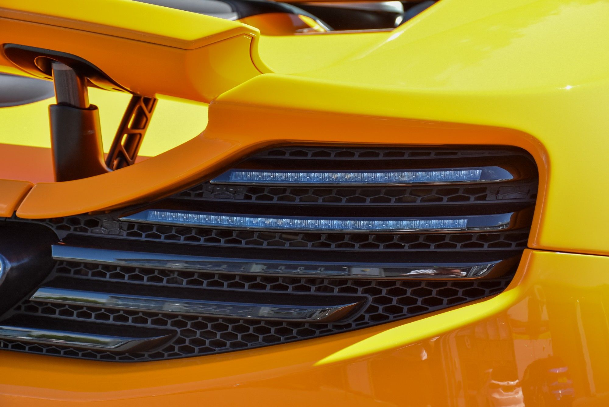 USED 2012 12 MCLAREN 12C 3.8T V8 SSG Euro 5 2dr 