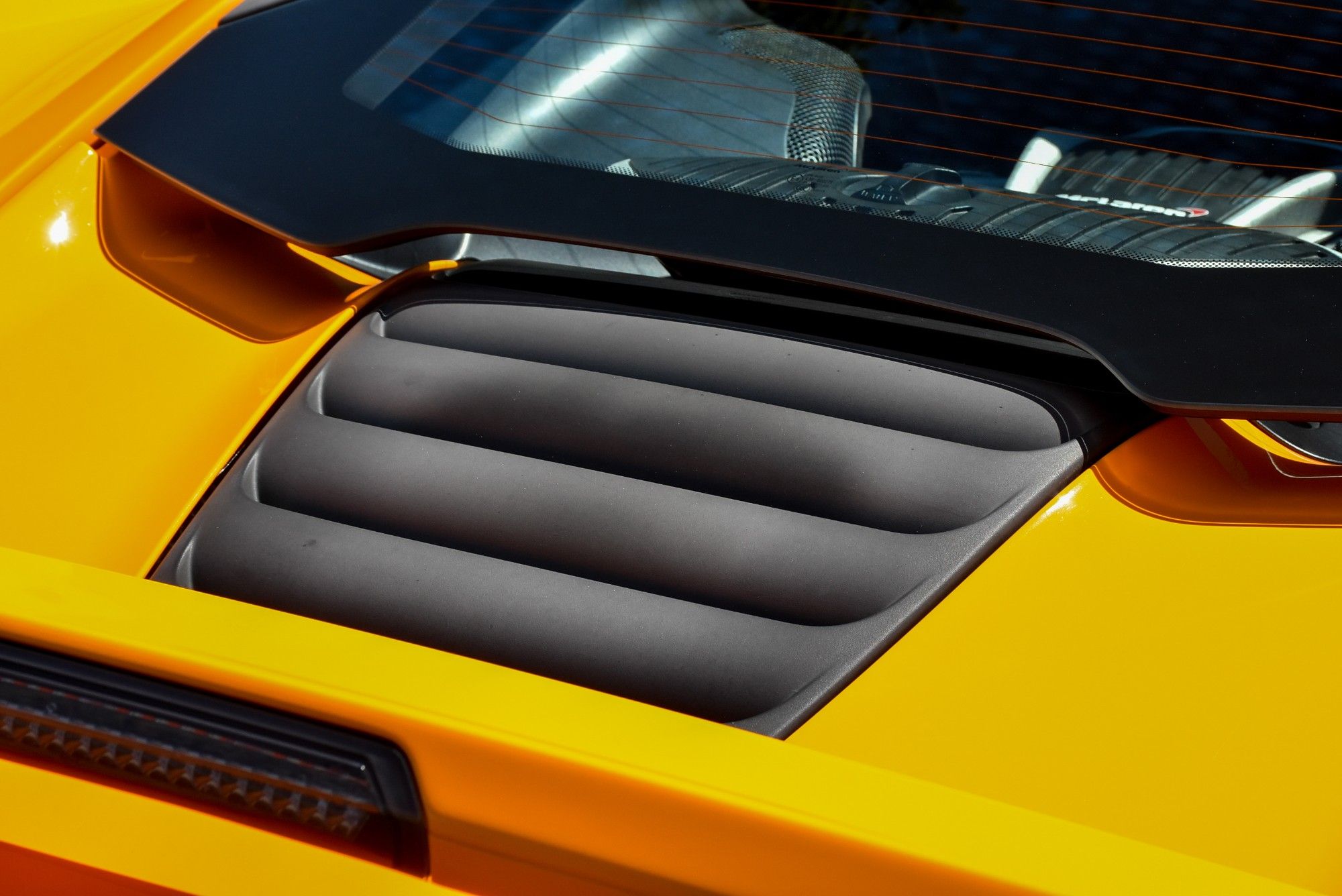 USED 2012 12 MCLAREN 12C 3.8T V8 SSG Euro 5 2dr 