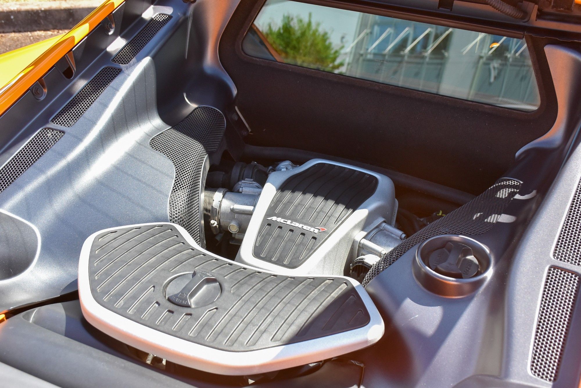 USED 2012 12 MCLAREN 12C 3.8T V8 SSG Euro 5 2dr 