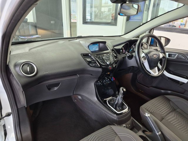 2017 FORD FIESTA - Photo 11