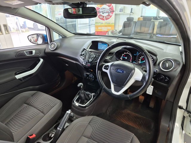 2017 FORD FIESTA - Photo 12