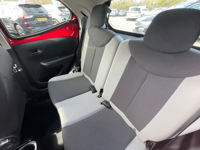 2017 Toyota Aygo 1L X-Play 5dr - Photo 11