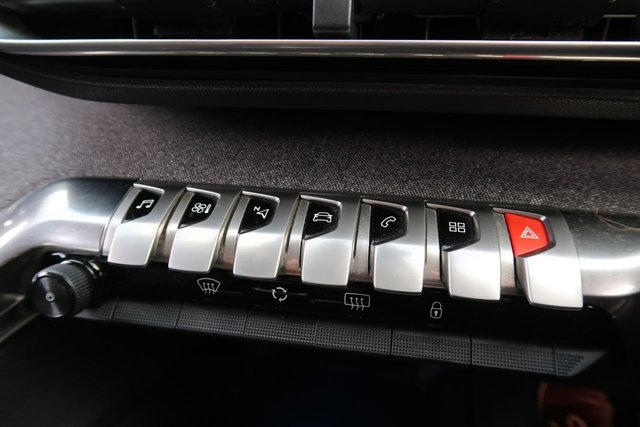 2018 PEUGEOT 3008 1.6 BlueHDi Allure SUV 5dr Diesel Manual Euro 6 (s/s) (120 ps) - Photo 12