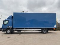 USED 2022 71 DAF LF LF 260 - 18 TONNE BOX WITH COLUMN TAIL LIFT, 28FT BODY, 1.5 TONNE LIFT 
