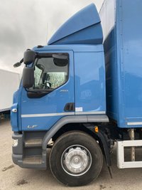USED 2022 71 DAF LF LF 260 - 18 TONNE BOX WITH COLUMN TAIL LIFT, 28FT BODY, 1.5 TONNE LIFT 