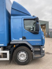 USED 2022 71 DAF LF LF 260 - 18 TONNE BOX WITH COLUMN TAIL LIFT, 28FT BODY, 1.5 TONNE LIFT 