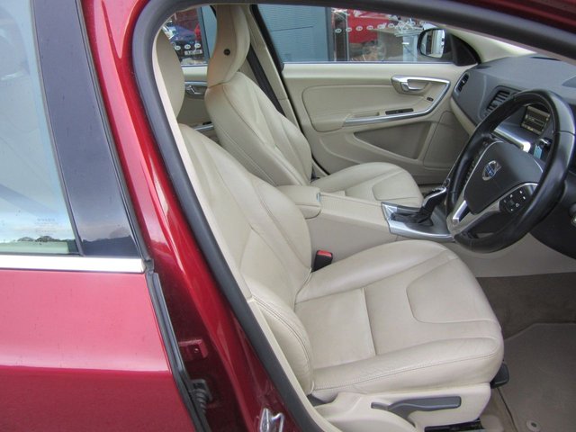 2014 VOLVO V60 - Photo 6