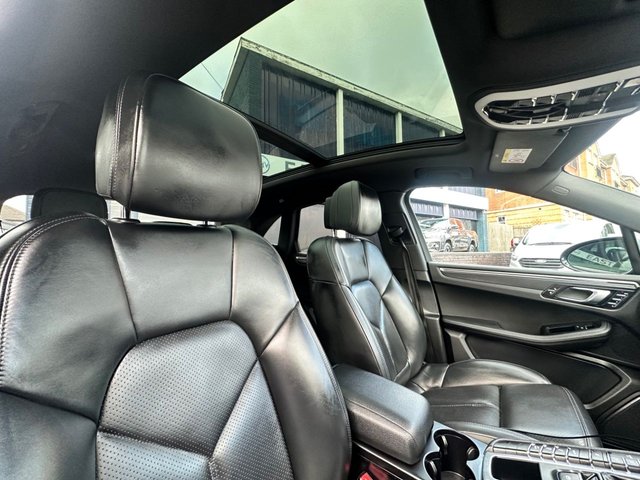 2018 PORSCHE MACAN - Photo 12