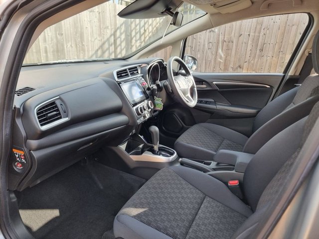 2017 HONDA JAZZ 1.3 i-VTEC SE Hatchback 5dr Petrol CVT Euro 6 (s/s) (102 ps) - Photo 9