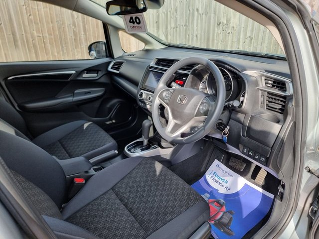 2017 HONDA JAZZ 1.3 i-VTEC SE Hatchback 5dr Petrol CVT Euro 6 (s/s) (102 ps) - Photo 2