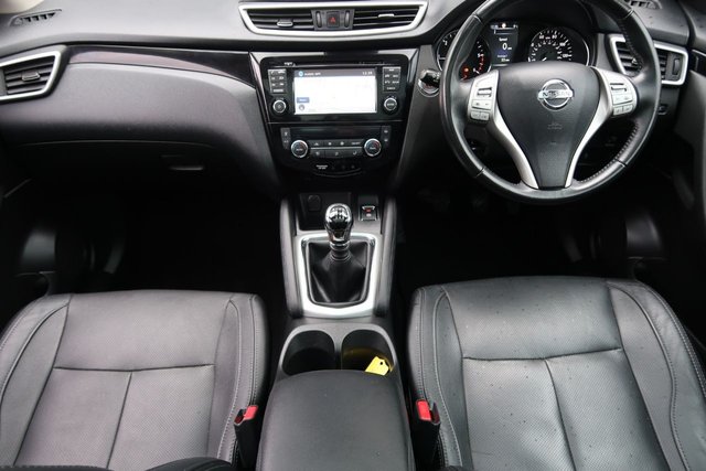 2017 NISSAN QASHQAI 1.5 dCi N-Connecta SUV 5dr Diesel Manual 2WD Euro 6 (s/s) (110 ps) - Photo 2