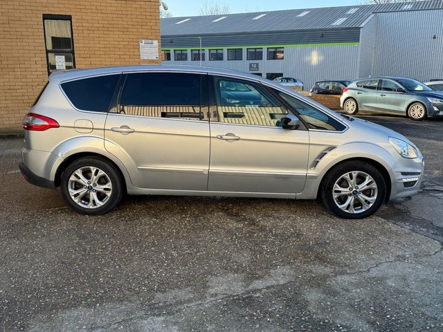2013 Ford S-Max 2L Titanium 5dr - Photo 2