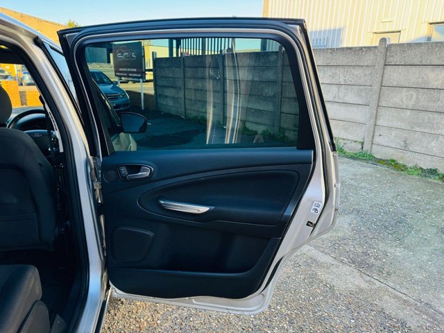 2013 Ford S-Max 2L Titanium 5dr - Photo 12