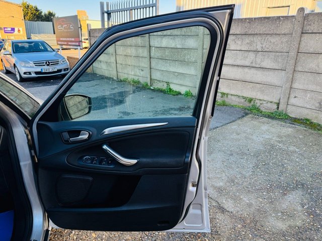 2013 Ford S-Max 2L Titanium 5dr - Photo 9