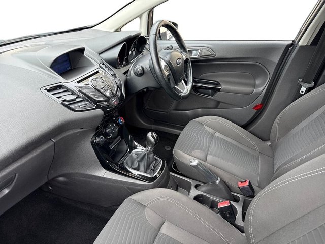 2016 FORD FIESTA 1.0T EcoBoost Zetec Hatchback 5dr Petrol Manual Euro 6 (s/s) (100 ps) - Photo 9