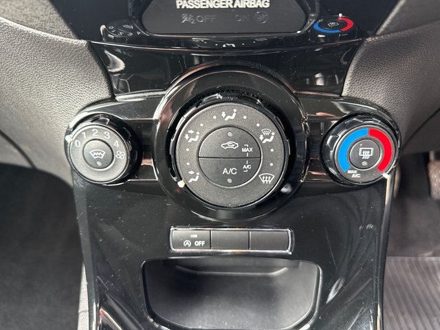 2016 FORD FIESTA 1.0T EcoBoost Zetec Hatchback 5dr Petrol Manual Euro 6 (s/s) (100 ps) - Photo 11