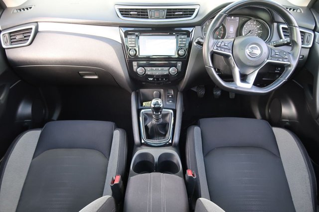 2017 NISSAN QASHQAI 1.2 DIG-T N-Connecta SUV 5dr Petrol Manual Euro 6 (s/s) (115 ps) - Photo 2