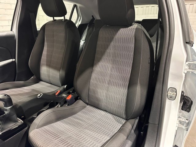 2022 Vauxhall Corsa 1.2L Design 5dr - Photo 10